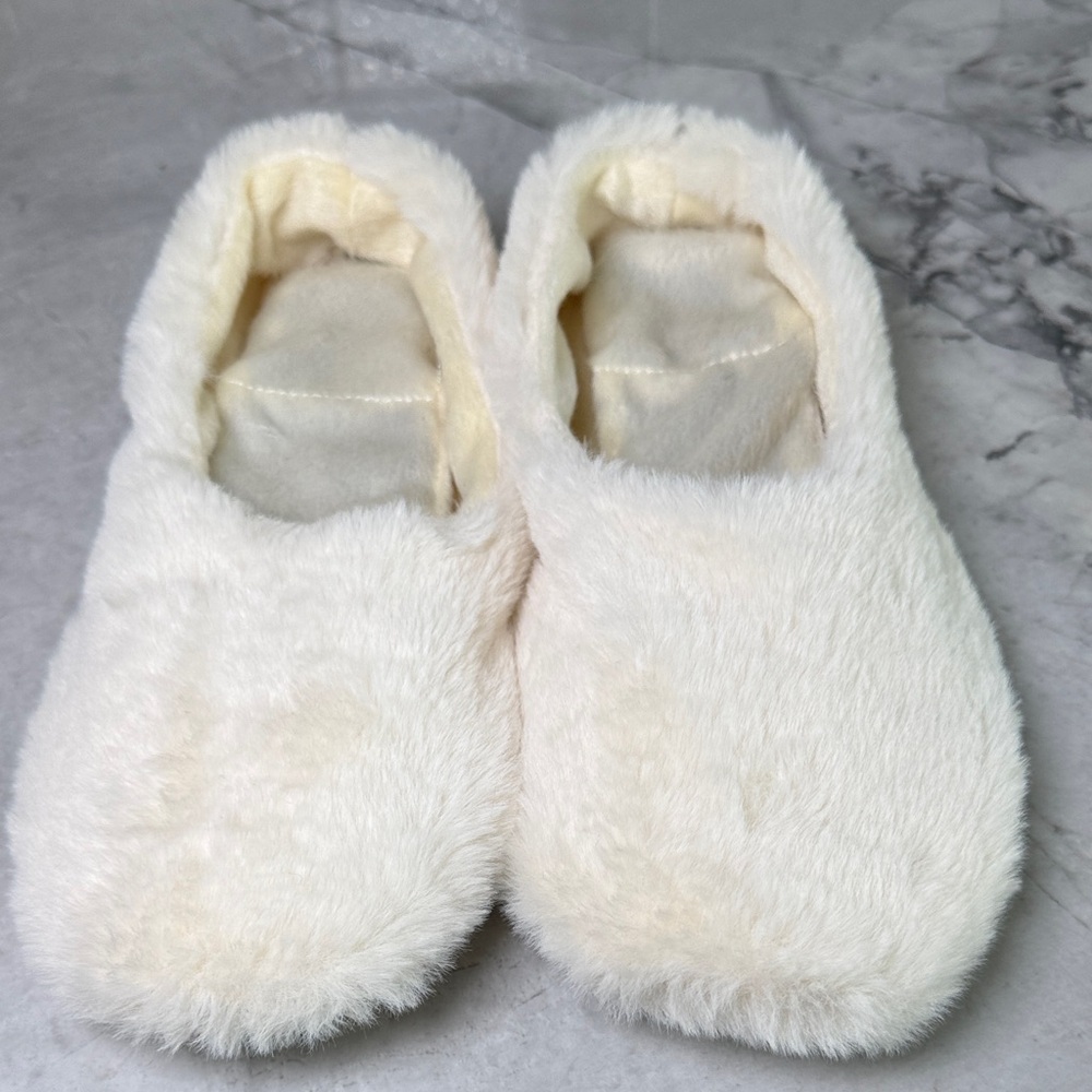 Pantuss Warming Slippers with lavendar flower inserts. Size Medium (8/9)